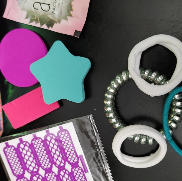 Holographic Mermaid Cosmetic Bag - Picture 4 of 6